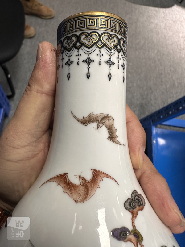 民国 珐琅彩福至心灵图瓶 - 图8